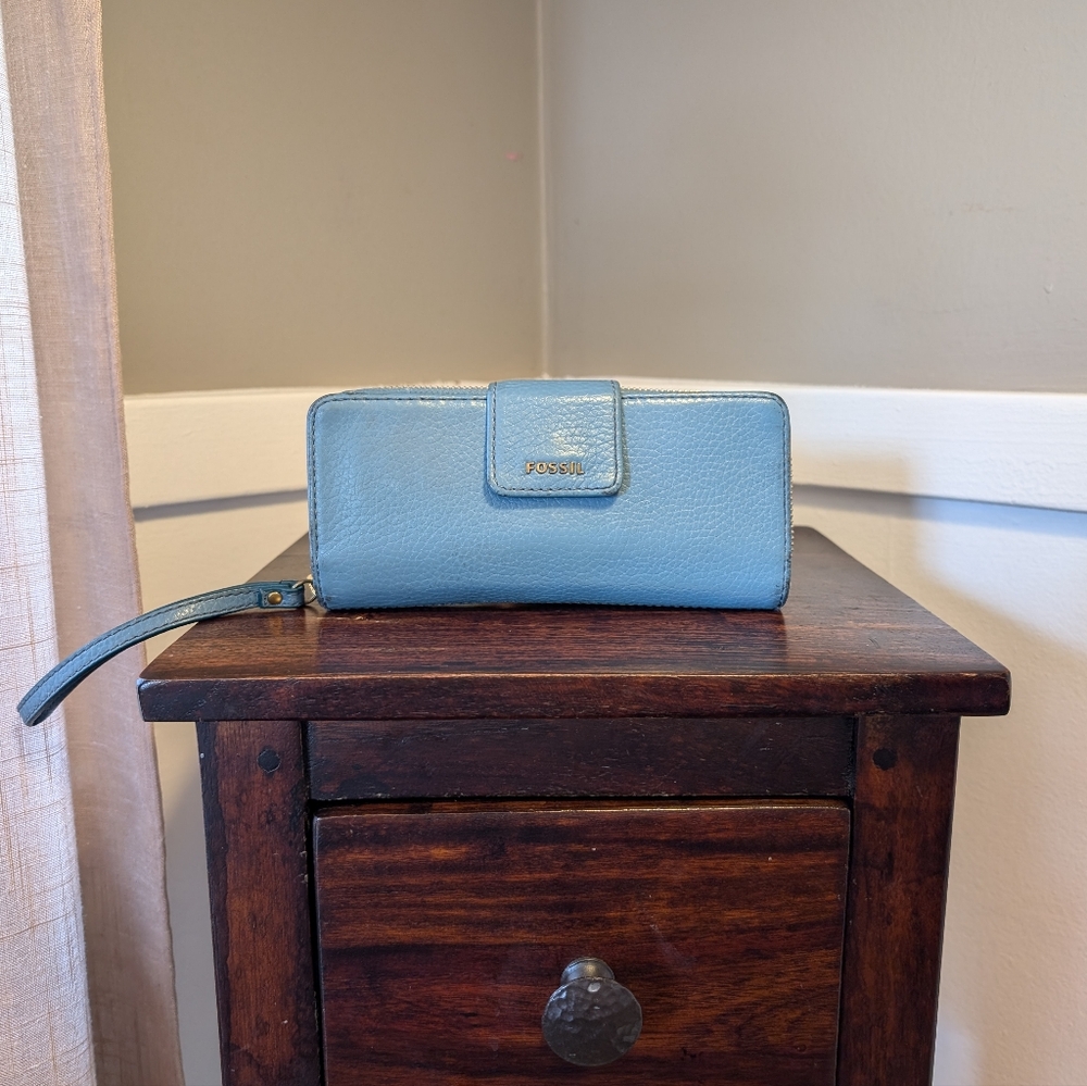 Fossil Zip Clutch Wallet with Wrist Strap